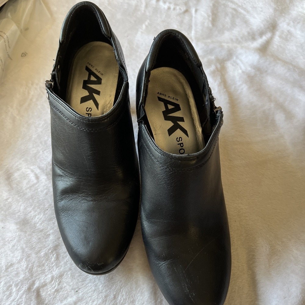 Anne Klein AK Sport Adrien Black Leather Ankle Bootie High Heel SZ 9